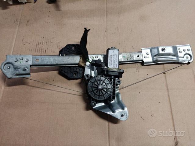 Alzavetro Elettrico Anteriore Sinistro Per Citroen Saxo E Peugeot 106 - Ricambio 061211, Con Motore