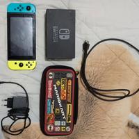 Nintendo Switch (Moddabile) + Custodia (DESC.)