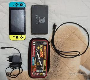 Nintendo Switch (Moddabile) + Custodia (DESC.)