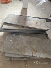 Ripiani metallici con aste