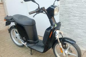  Scooter elettrico Ascoll  bello 