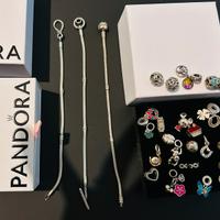 Bracciale pandora e vari charmes