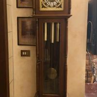 orologio a pendolo a cassa lunga,