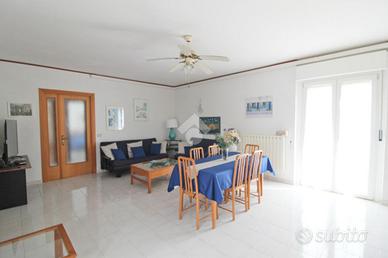 5 LOCALI A CAMPOMARINO