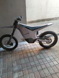 moto da cross elettrica "