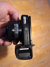 Sony Alpha A6000 + 16-50mm – Pari al nuovo