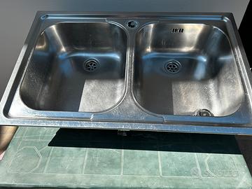 Lavandino a doppia vasca