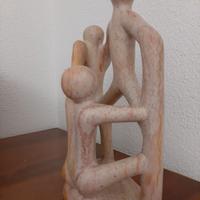 Statuina in pietra variegata stile Kenia