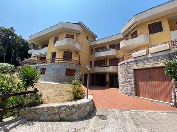 Appartamento con spazio esterno