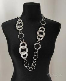 Collana lunga colore argento anelli acciaio inox 