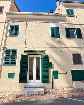 3 LOCALI A CRESPINA LORENZANA