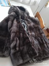 splendida pelliccia visone con cappuccio blu iris