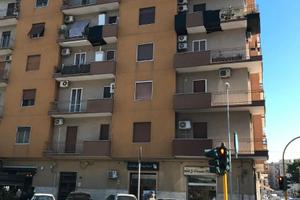 Taranto via dante ampio 3 vani