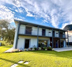 Casa immersa nel verde della valchiavenna