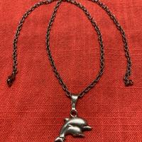 Collana con delfini