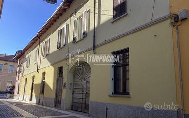 BILOCALE CON CANTINA E POSTO AUTO SENZA SPESE