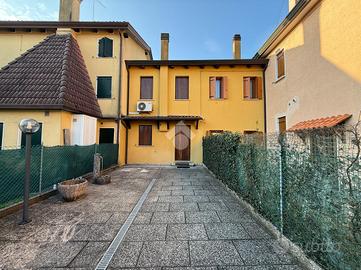 VILLA A SCHIERA A VENEZIA