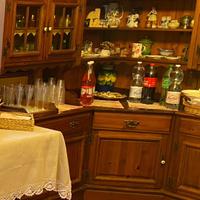 Mobile rustico in legno ad angolo