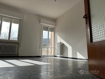 AMPIO APPARTAMENTO con GARAGE e SOFFITTA abitabile