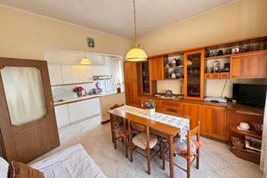 Casa indipendente di 244 m² con più di 5 locali e 