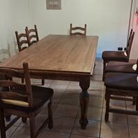 Tavolo in Legno con 8 sedie 