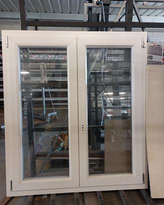 finestra PVC bianco effetto legno