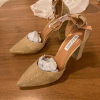 Nove ancora imballate