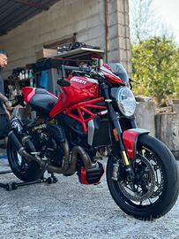 Ducati Monster 1200 r