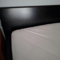 Letto a due piazze nero con giroletto + materasso