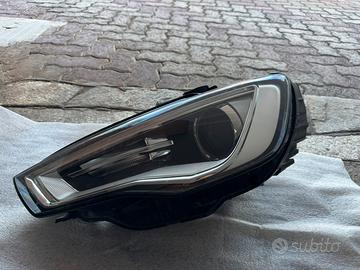 Faro Xenon Sinistro A3 8V 8V0 941 043