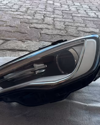Faro Xenon Sinistro A3 8V 8V0 941 043