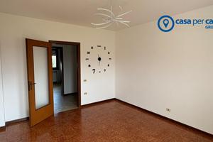 Appartamento trilocale al primo piano con garage d