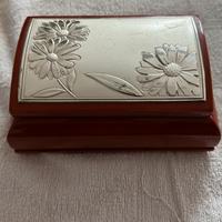 Cofanetto porta gioielli in argento e legno noce