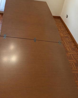 tavolo 95x95 allungabile fino a 1.90cm.150€