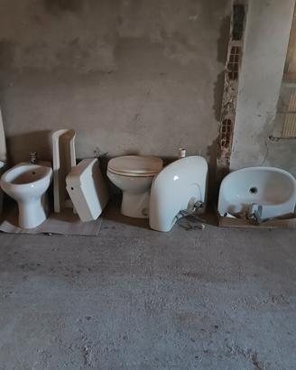 sanitari bagno completi in ceramica bianca