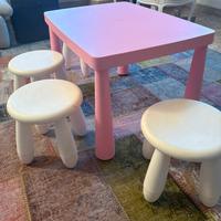 Tavolo Ikea bambina/o con 4 sgabelli