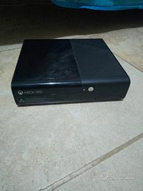 Xbox 360 con controller e giochi 