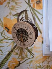 Meccanismo orologio antico.