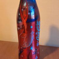 Bottiglia lattina Coca Cola piena e sigillata