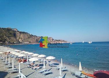 Bivani sul mare con terrazzino a Taormina