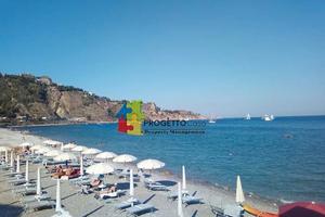 Bivani sul mare con terrazzino a Taormina