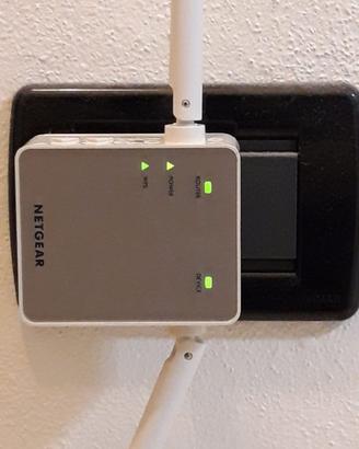Netgear AC750 (EX3700) WiFI Range Extender