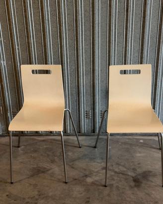 Coppia di sedie moderne in legno curvato e metallo
