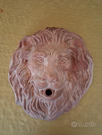 Testa di leone in terracotta