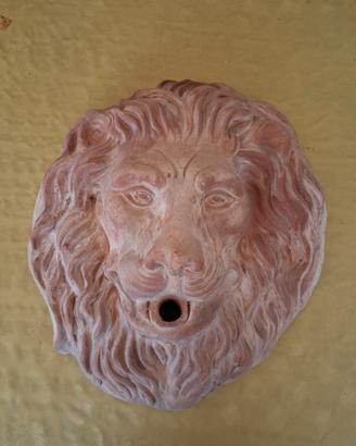 Testa di leone in terracotta