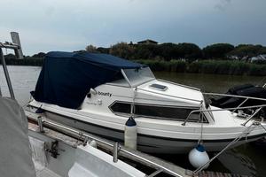 Barca 6 mt cabinata suzuki 140 hp 4T