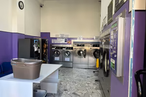 Attività di lavanderia self e lavasecco