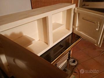 mobiletto farmaci in ferro e chiusure vintage