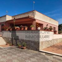 Villa con giardino