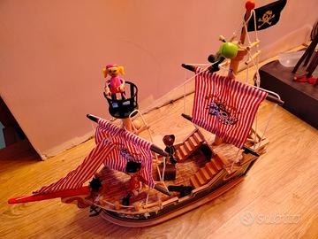 Giocatoli usati ma in buone condizioni.